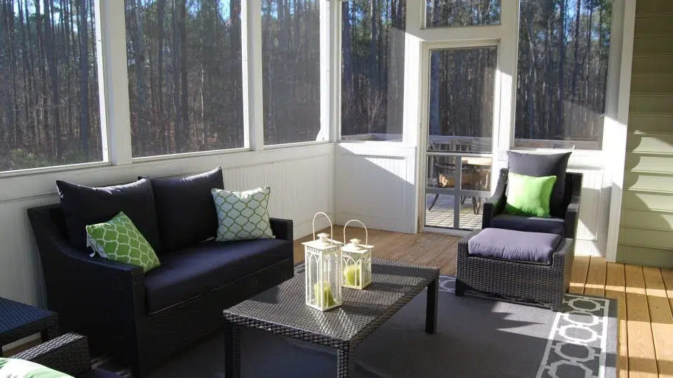 porch-1046156_1920